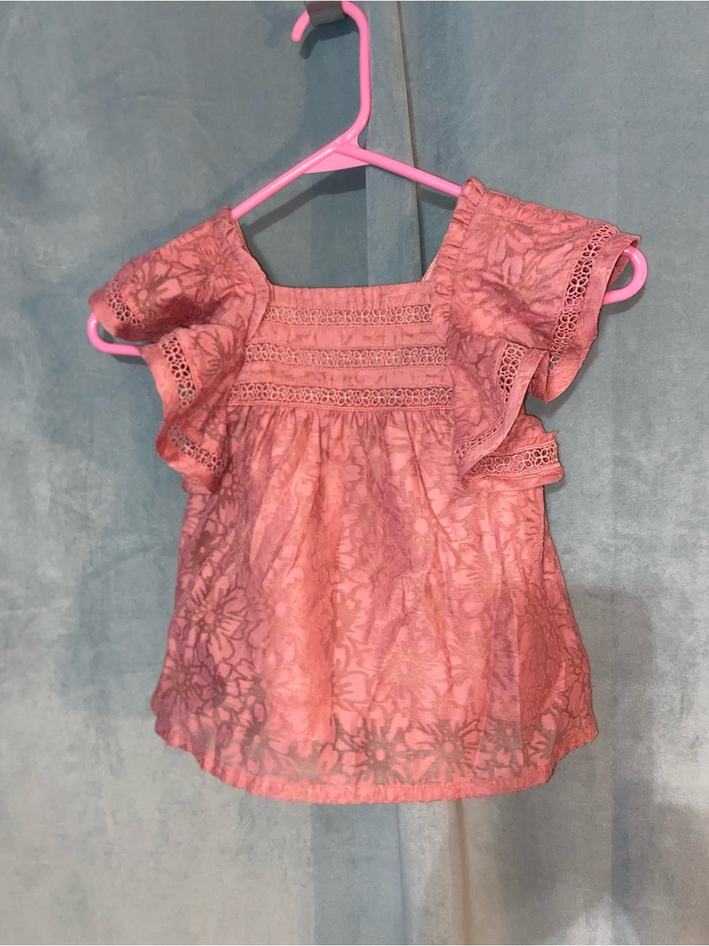 Cupcakes & Cashmere-Toddler girls Pink Lace Flutter Sleeve Top-size 2T-EUC